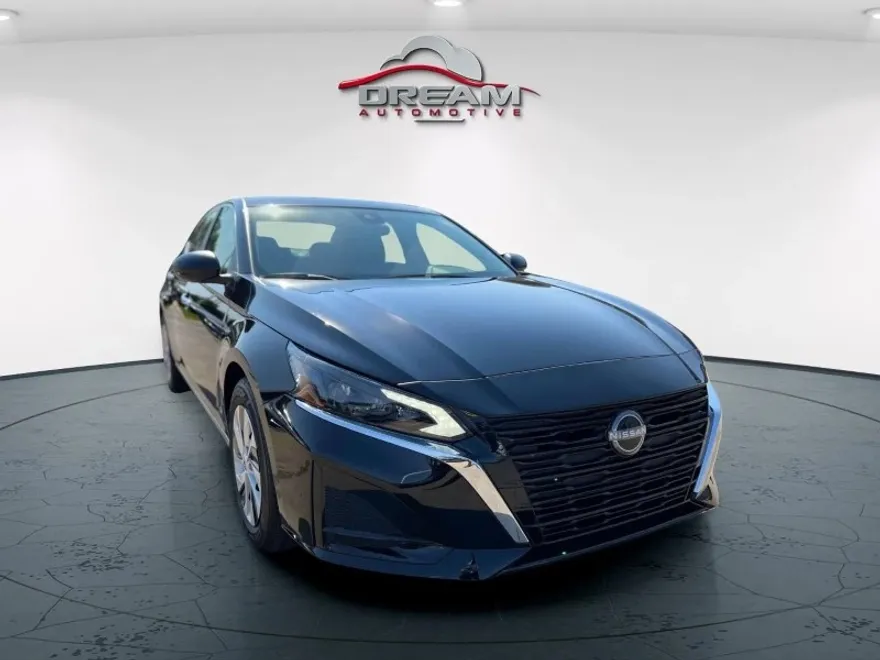 2025 Nissan Altima S photo 1