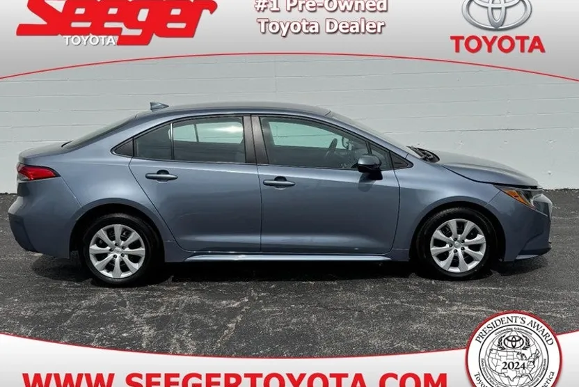 2024 Toyota Corolla LE photo 1