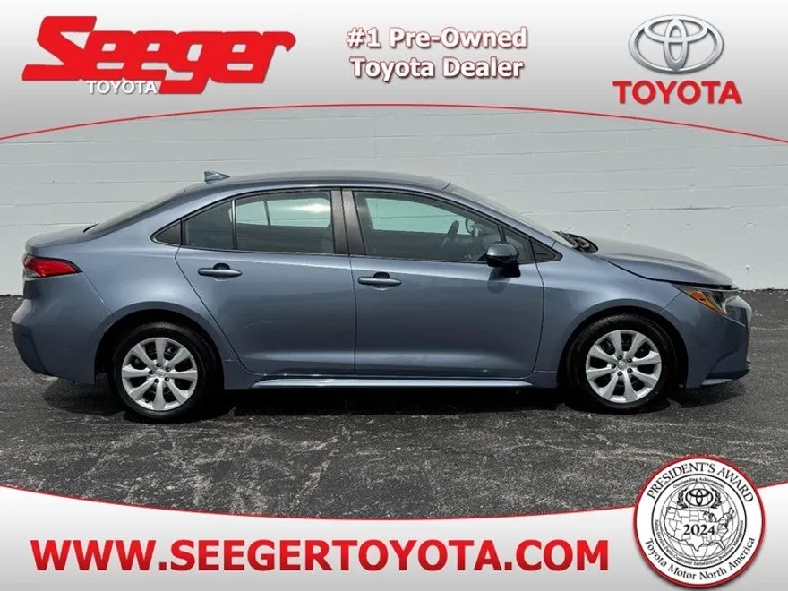 2024 Toyota Corolla LE photo 1