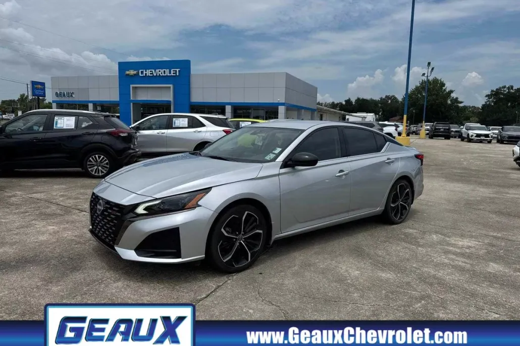 2023 Nissan Altima 2.5 SR photo 1