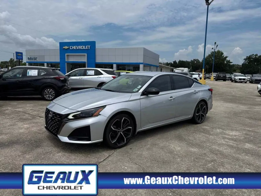 2023 Nissan Altima 2.5 SR photo 1