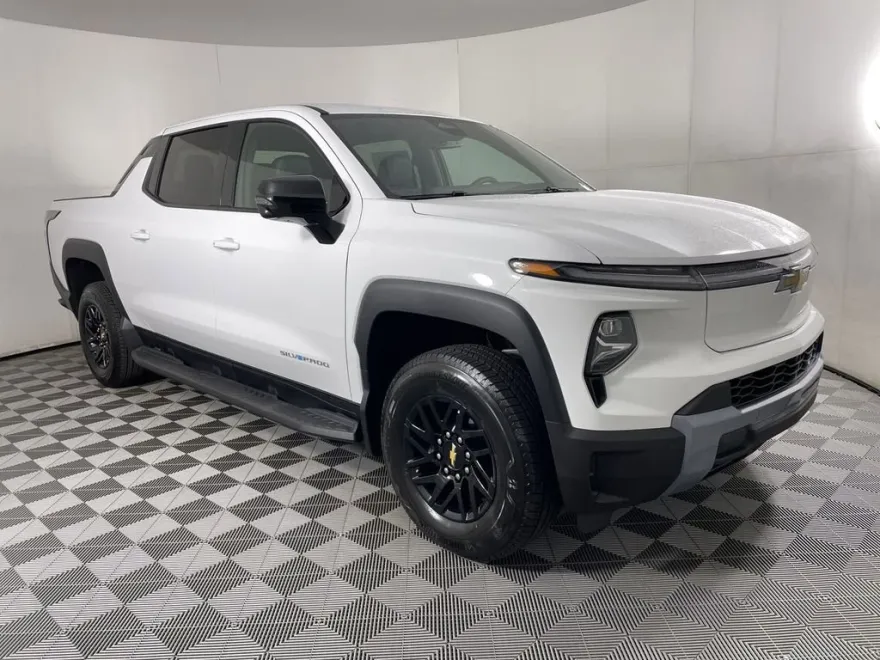 2025 Chevrolet Silverado EV LT photo 1