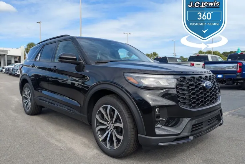 2025 Ford Explorer ST-Line photo 1