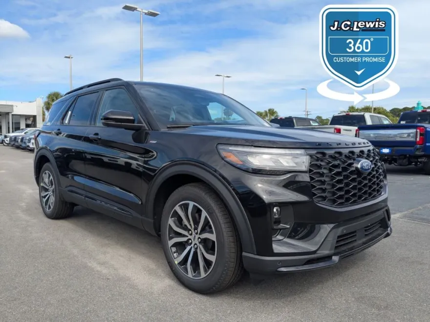 2025 Ford Explorer ST-Line photo 1
