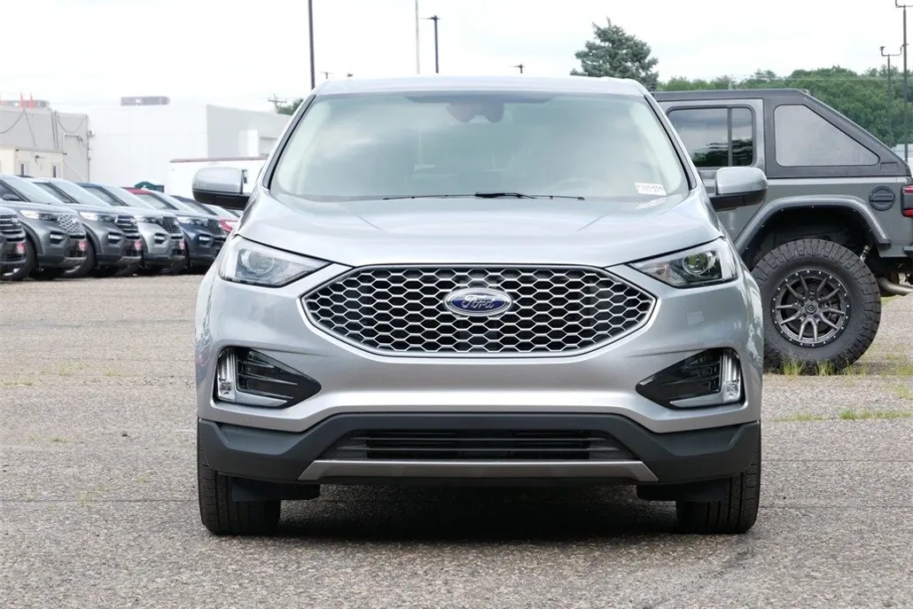 2024 Ford Edge SEL photo 1
