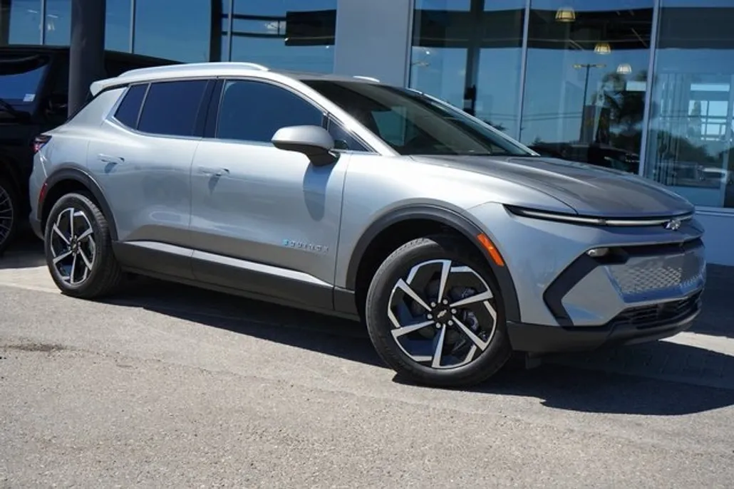 2026 Chevrolet Equinox EV 1LT photo 1