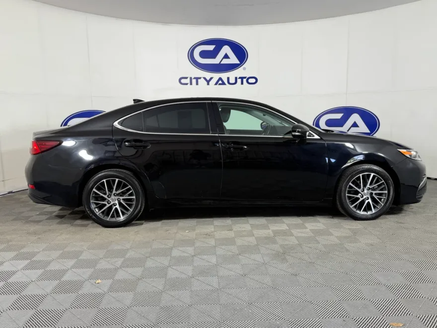 2016 Lexus ES 350 Base photo 1