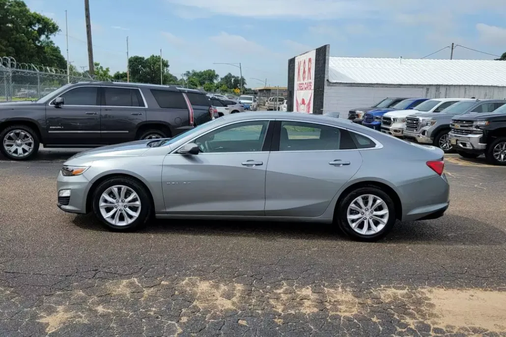 2023 Chevrolet Malibu 1LT photo 1