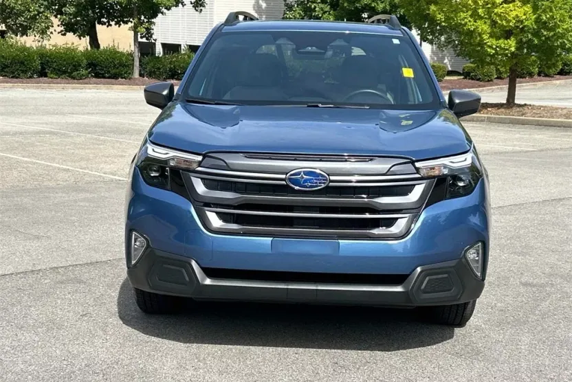 2025 Subaru Forester Premium Base photo 1