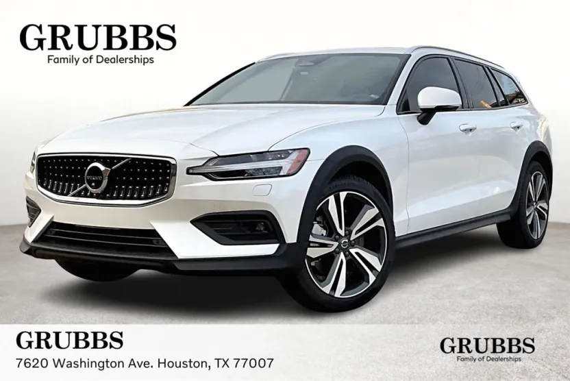 2025 Volvo V60 Cross Country B5 Plus photo 1
