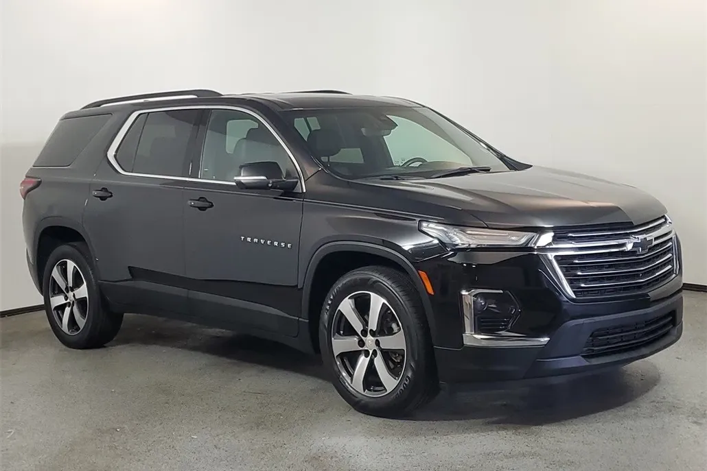 2022 Chevrolet Traverse Leather photo 1