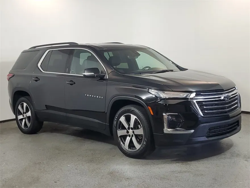 2022 Chevrolet Traverse Leather photo 1