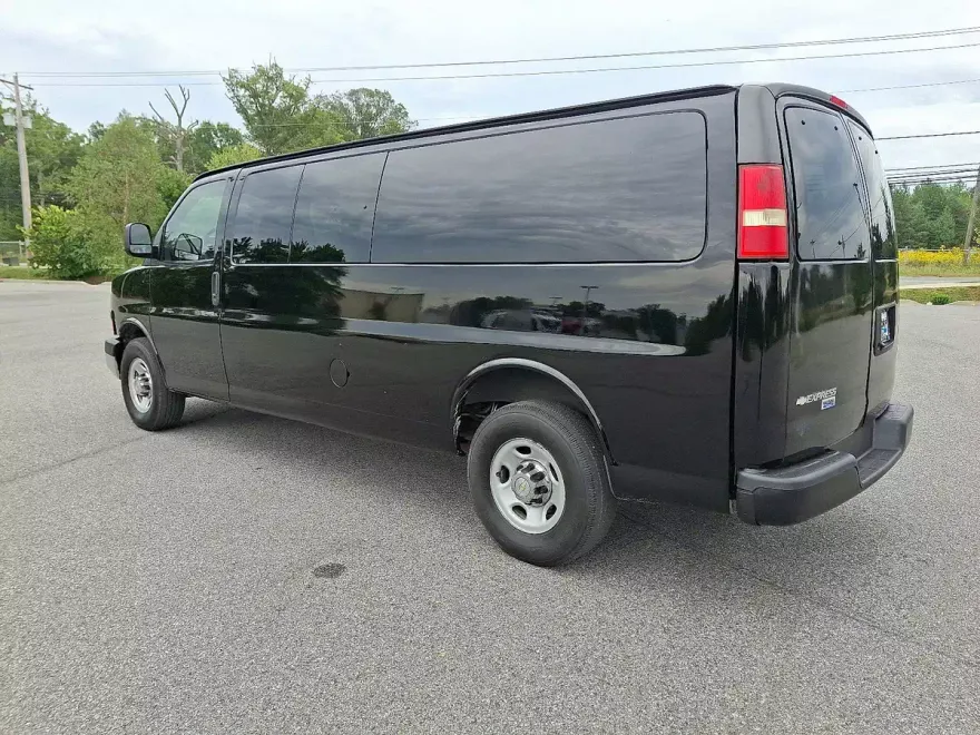 2014 Chevrolet Express Passenger LT photo 1