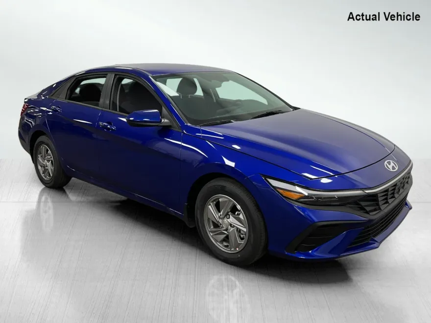 2025 Hyundai Elantra SE photo 1
