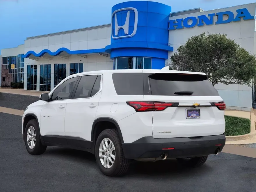 2023 Chevrolet Traverse LS photo 1