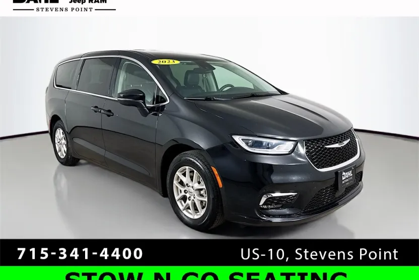 2023 Chrysler Pacifica Touring L photo 1