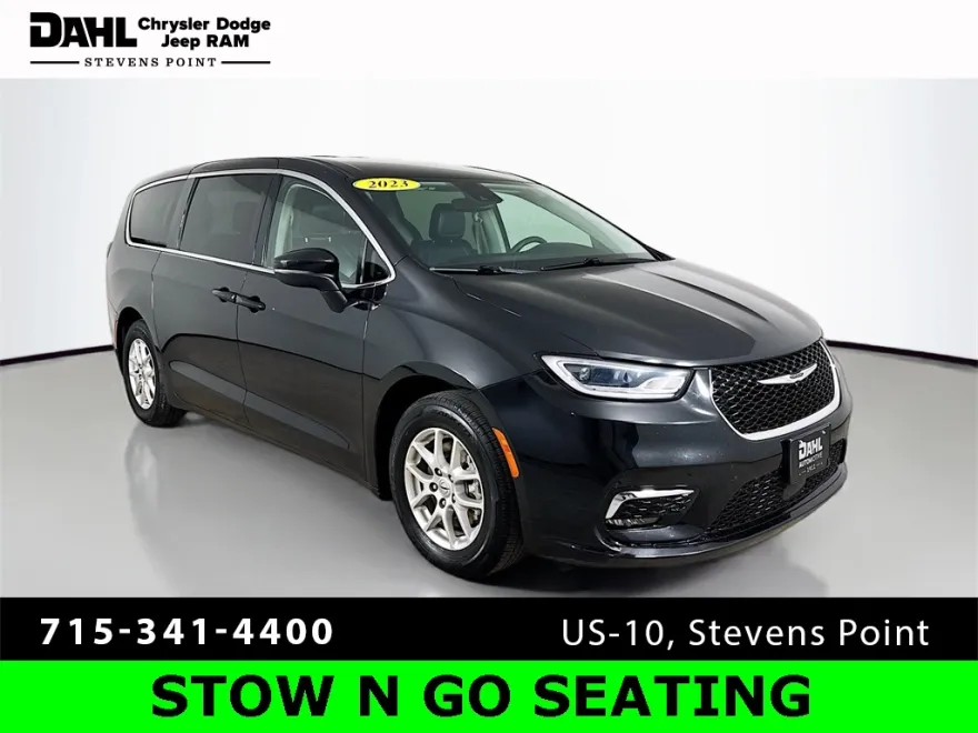 2023 Chrysler Pacifica Touring L photo 1