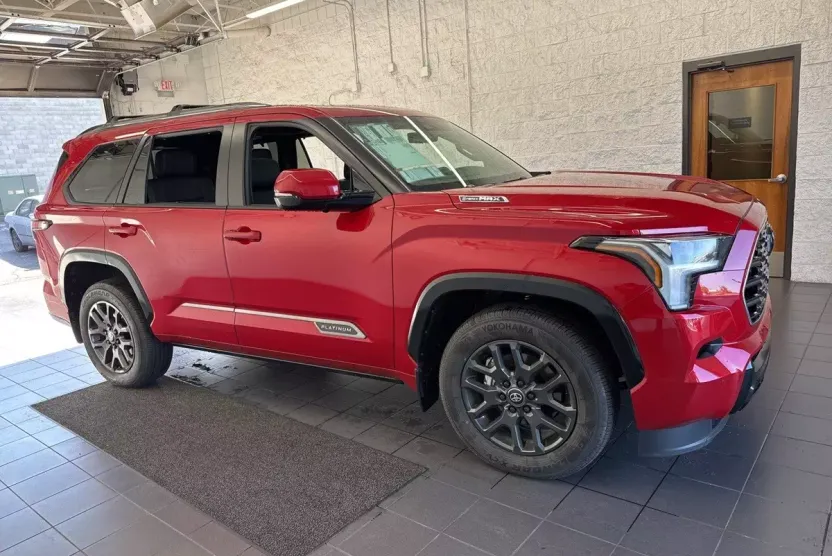 2025 Toyota Sequoia Platinum photo 1