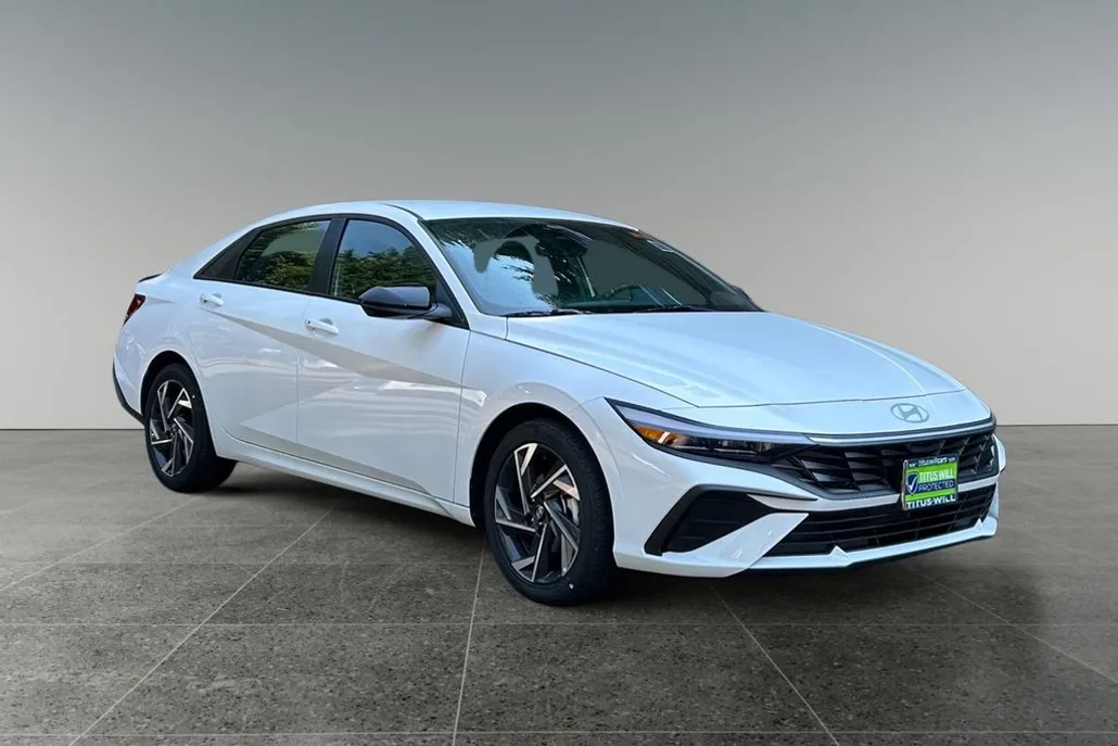 2025 Hyundai Elantra SEL Sport photo 1