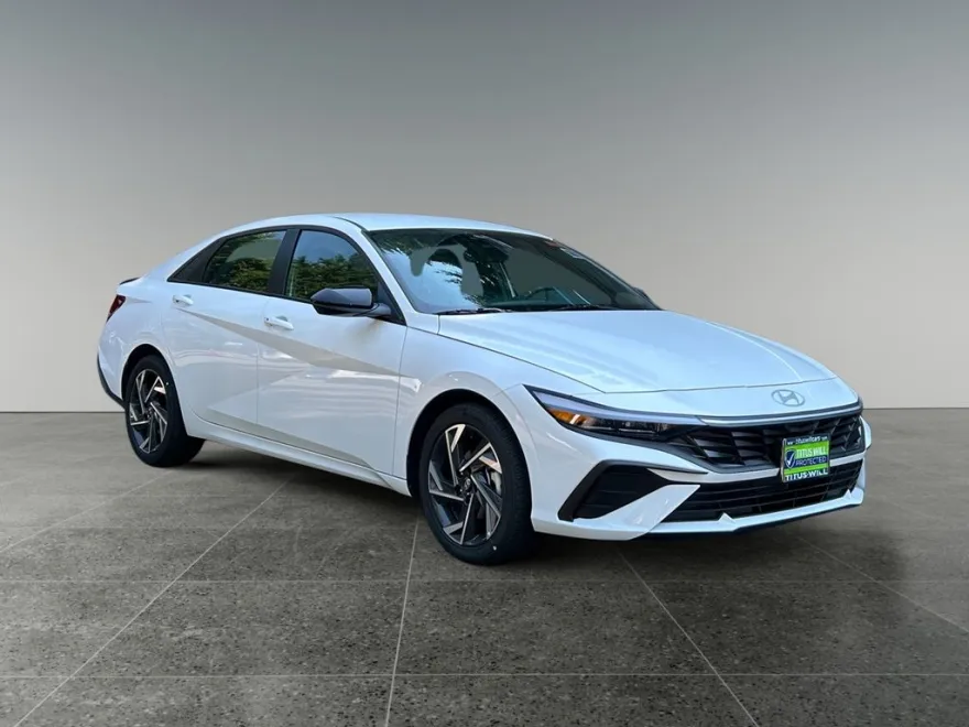2025 Hyundai Elantra SEL Sport photo 1