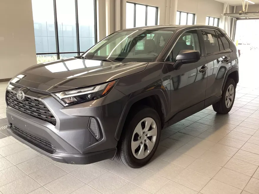2024 Toyota RAV4 LE photo 1