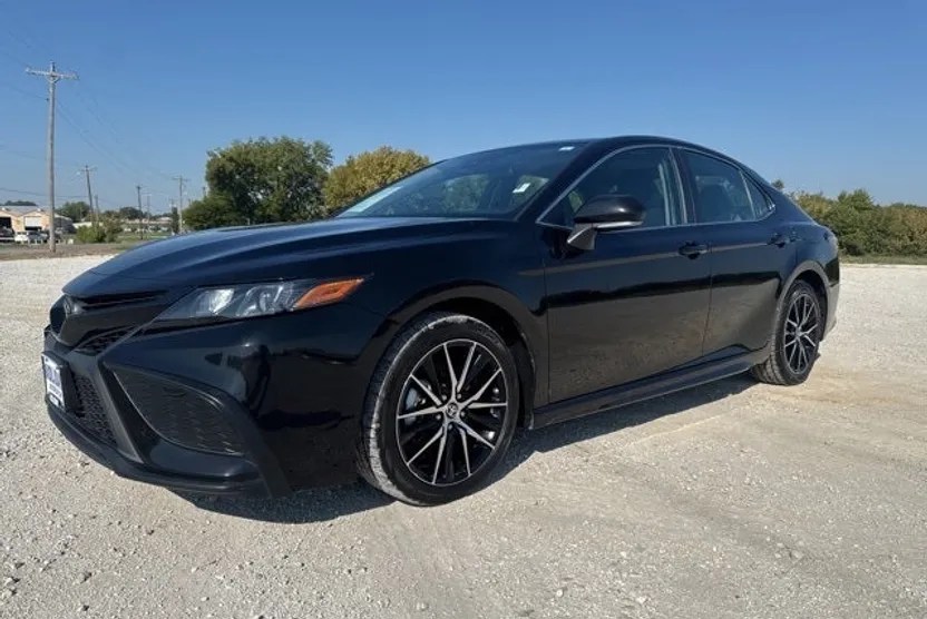 2023 Toyota Camry SE photo 1