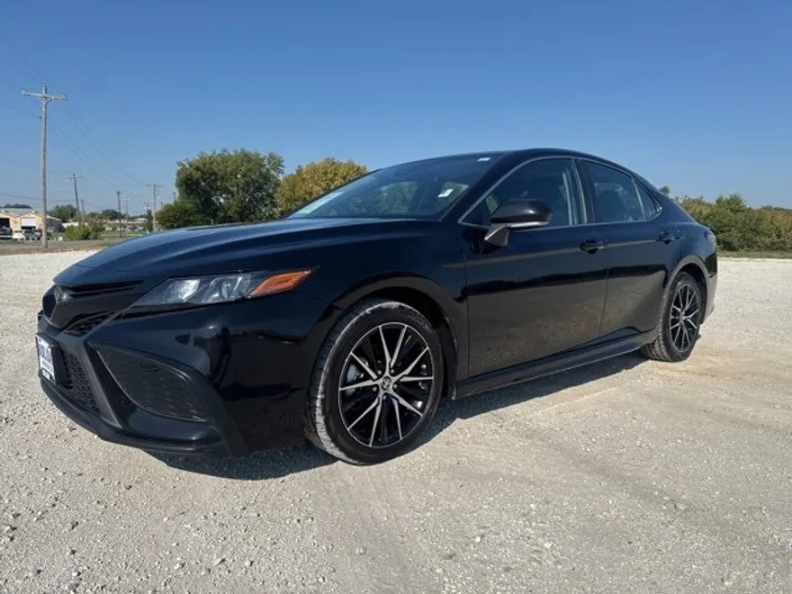 2023 Toyota Camry SE photo 1