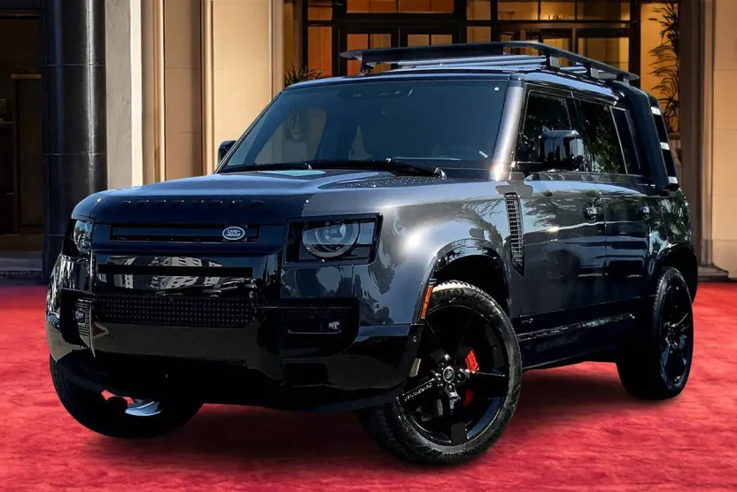 2024 Land Rover Defender 110 photo 1