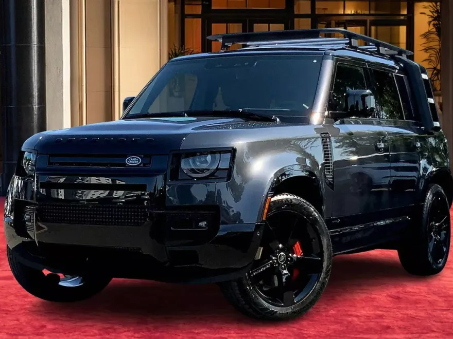 2024 Land Rover Defender 110 photo 1