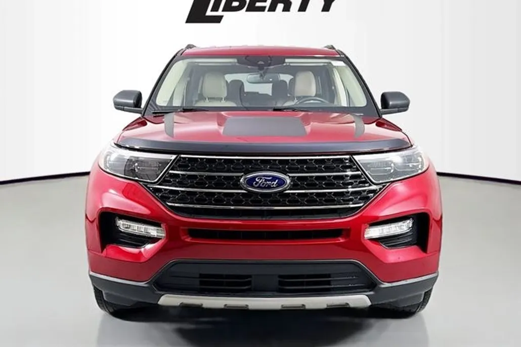 2021 Ford Explorer XLT photo 1