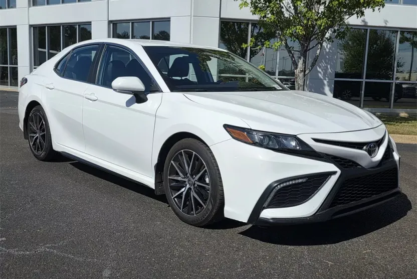 2023 Toyota Camry SE photo 1