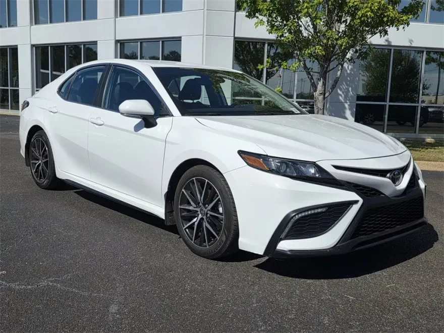 2023 Toyota Camry SE photo 1