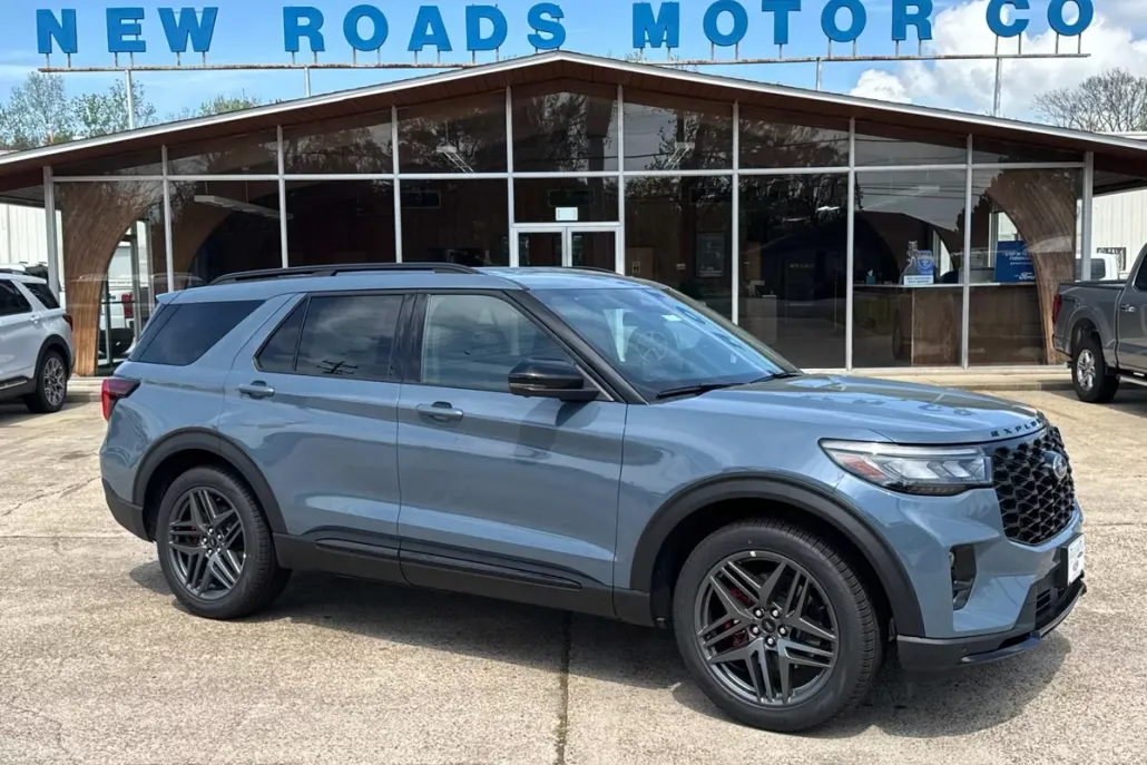 2025 Ford Explorer ST photo 1