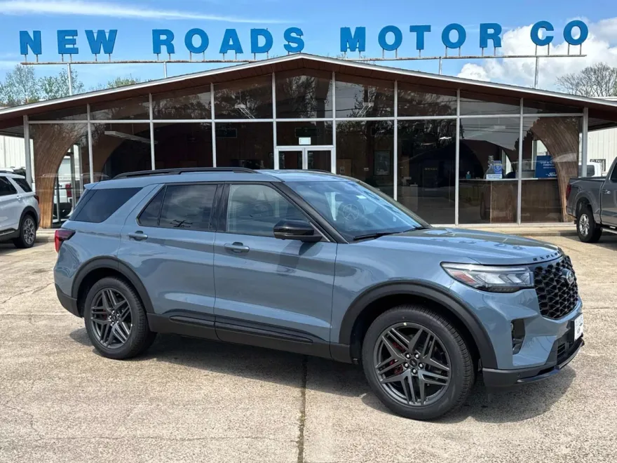 2025 Ford Explorer ST photo 1
