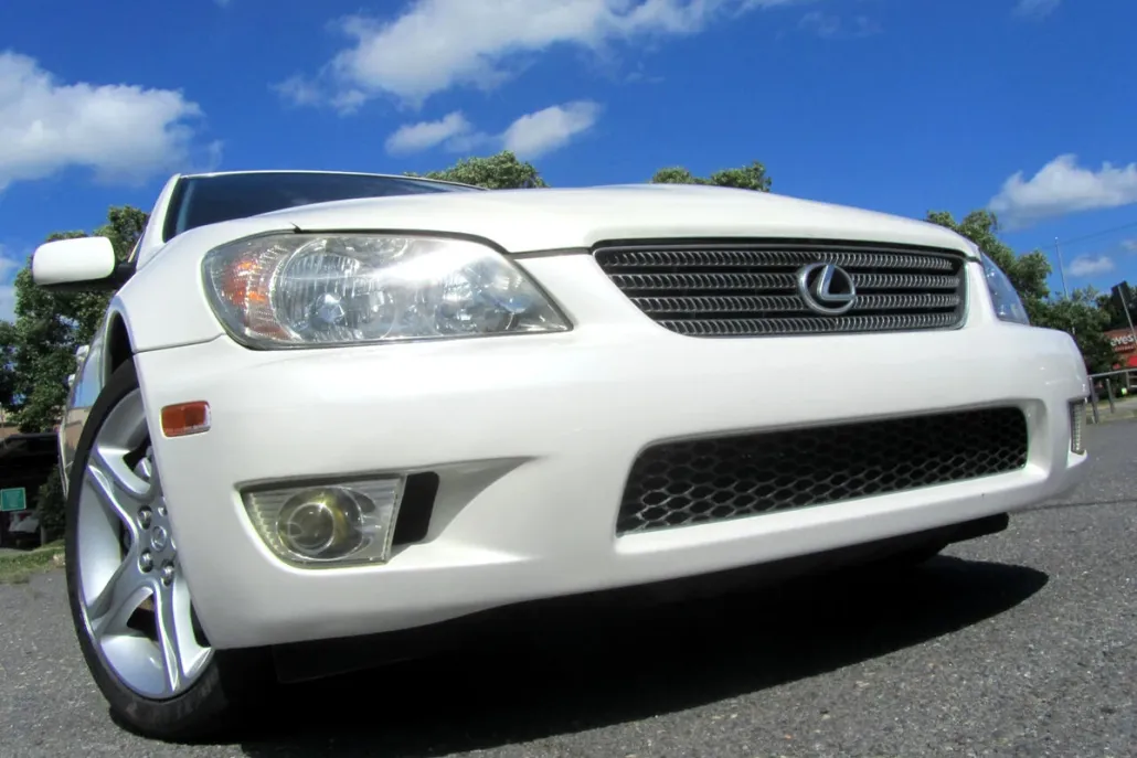 2001 Lexus IS 300 photo 1