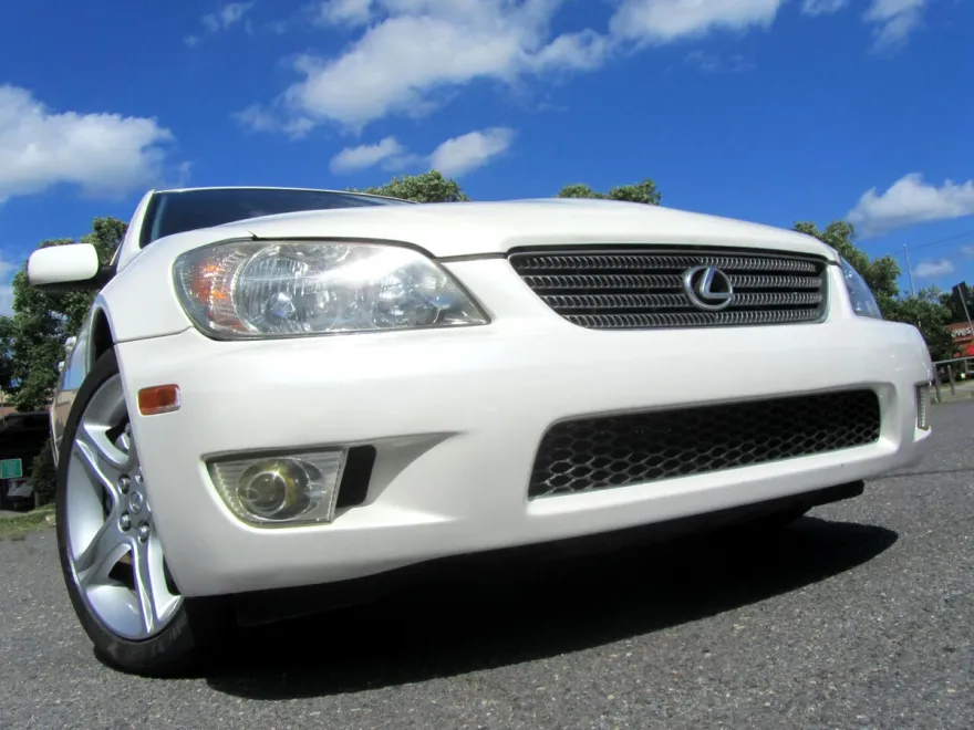 2001 Lexus IS 300 photo 1
