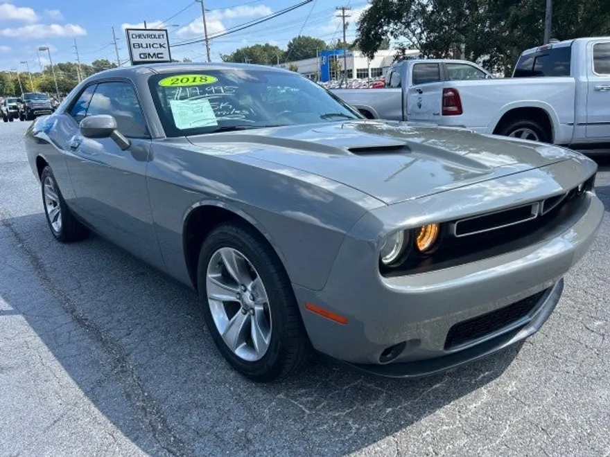 2018 Dodge Challenger SXT photo 1