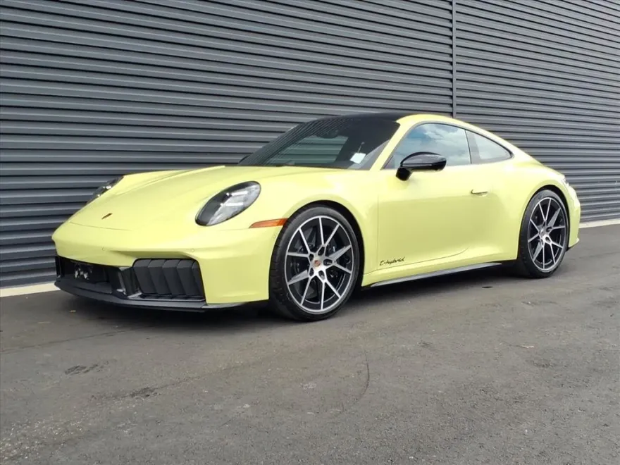 2025 Porsche 911 4 GTS photo 1