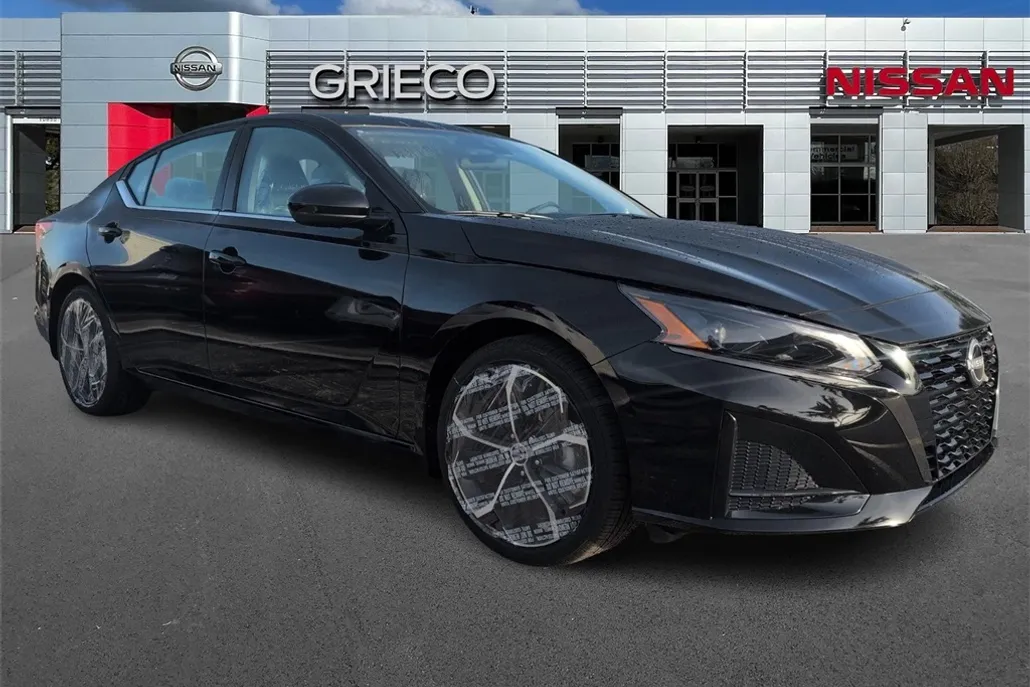 2025 Nissan Altima SR photo 1