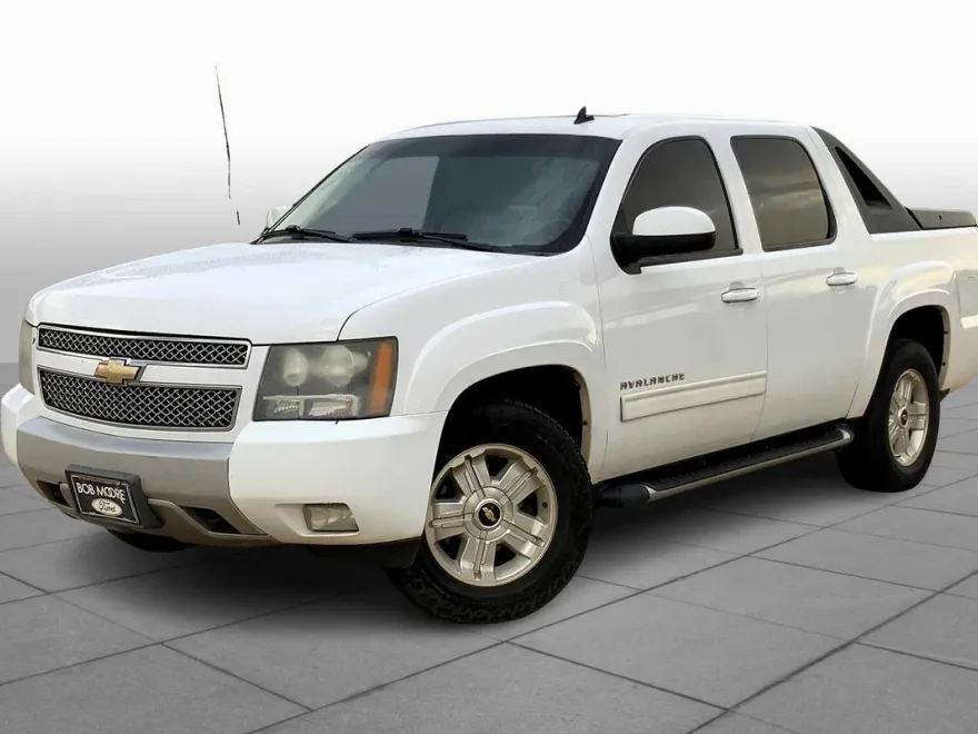 2010 Chevrolet Avalanche LT photo 1