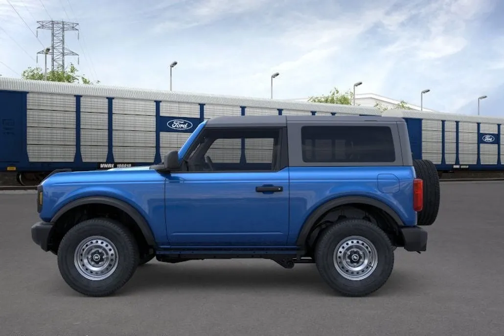 2025 Ford Bronco Base photo 1