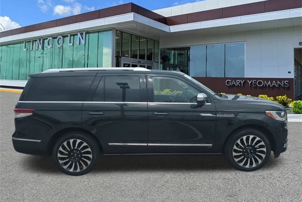2023 Lincoln Navigator Black Label photo 1