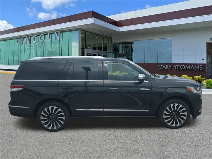 2023 Lincoln Navigator Black Label photo 1