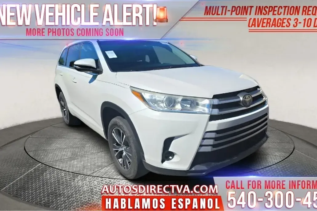 2017 Toyota Highlander LE photo 1