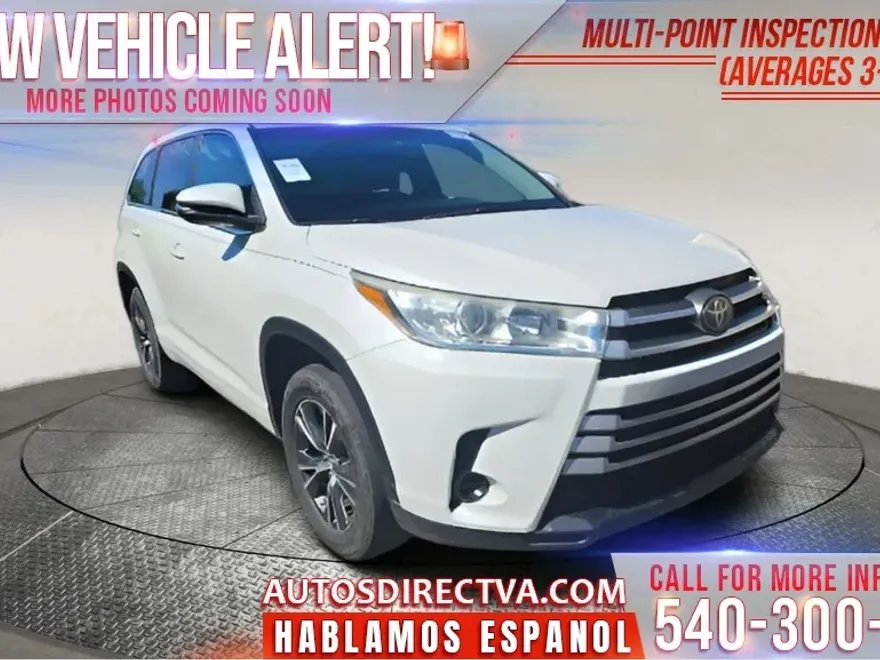 2017 Toyota Highlander LE photo 1