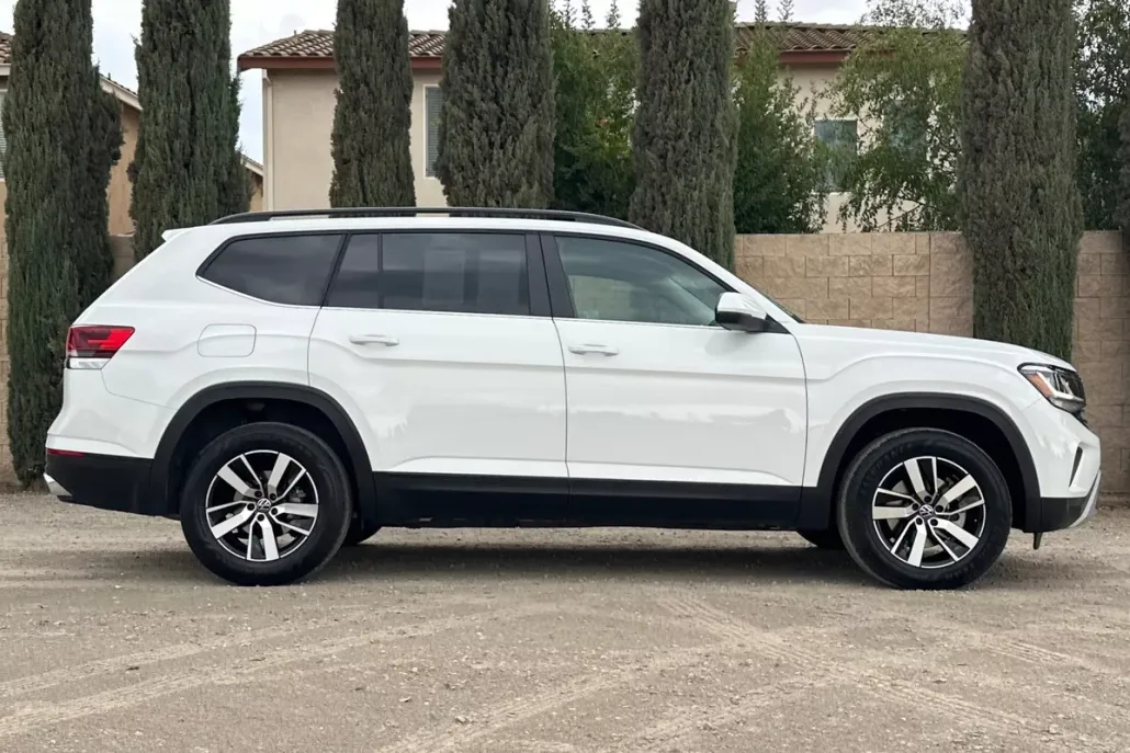 2023 Volkswagen Atlas SE photo 1