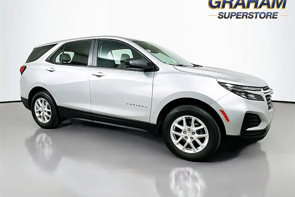 2022 Chevrolet Equinox LS photo 1
