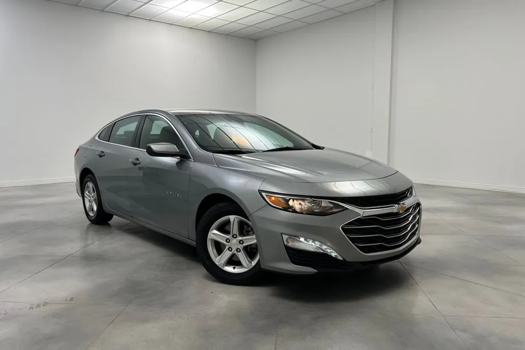 2024 Chevrolet Malibu 1LT photo 1