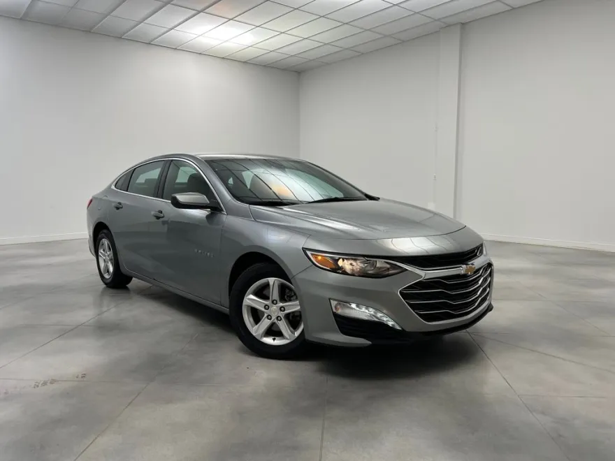 2024 Chevrolet Malibu 1LT photo 1