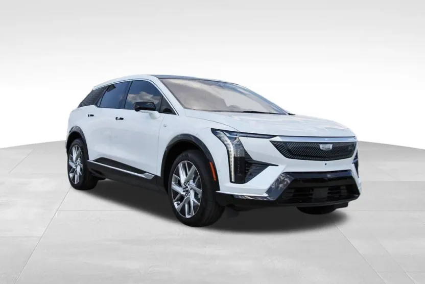 2025 Cadillac Optiq Luxury photo 1